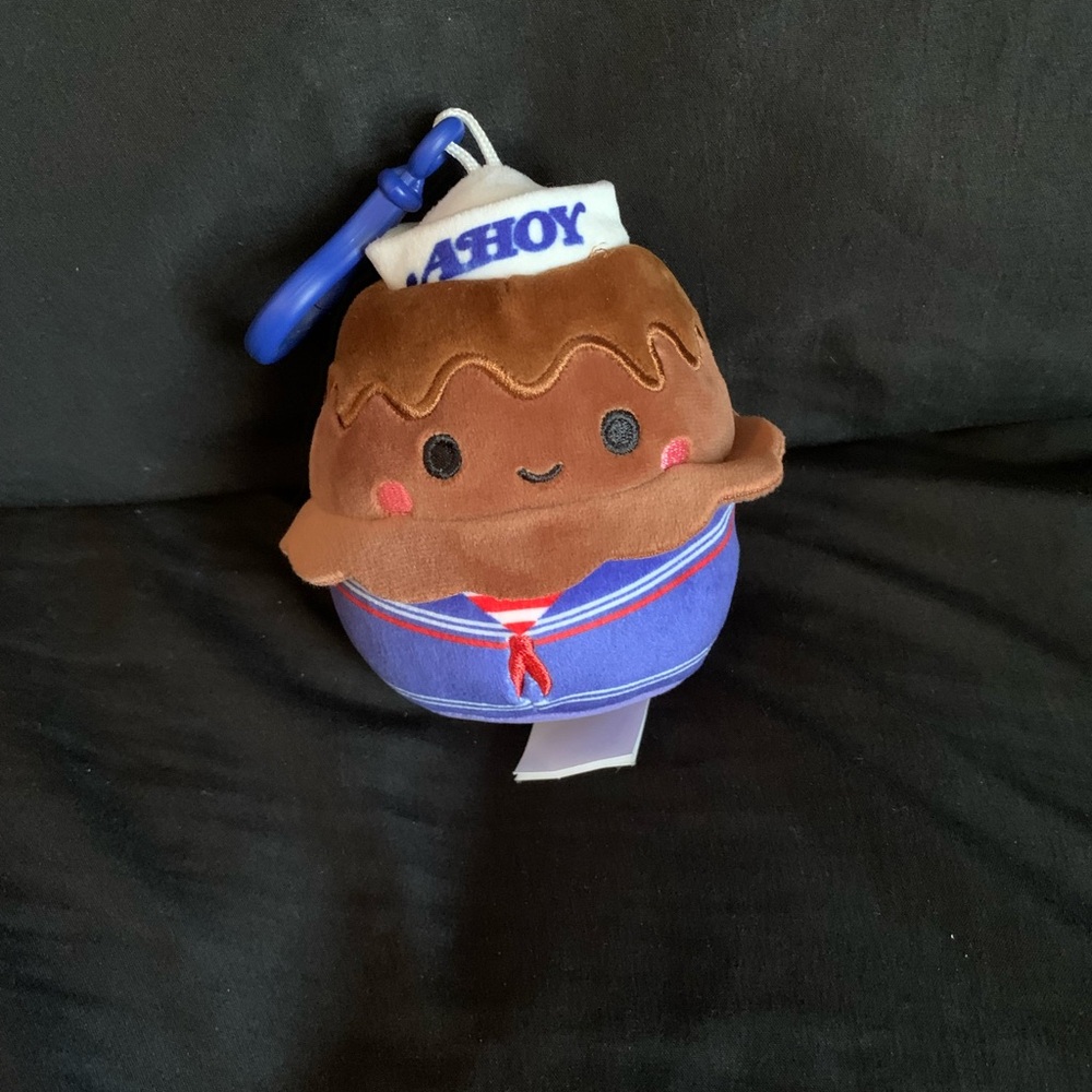 Stranger things ice cream plush keychain